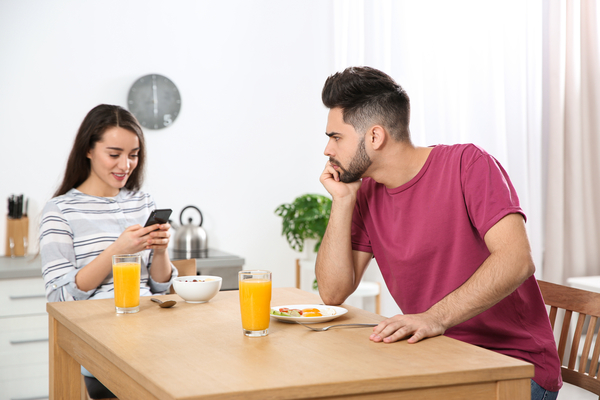 Mohu získat kopii textových zpráv své přítelkyně?