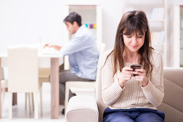 cum să vezi mesajele ei text