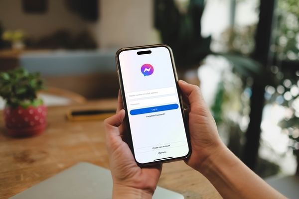 How Can I See What My Husband Is Looking At On Facebook